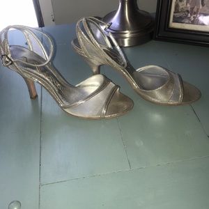 Nina  beautiful silver heels size 7.5